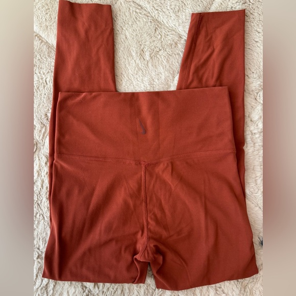 Nike Yoga Dri-FIT Luxe
Women's High-Waisted 7/8 Infinalon Leggings - Picture 1 of 3